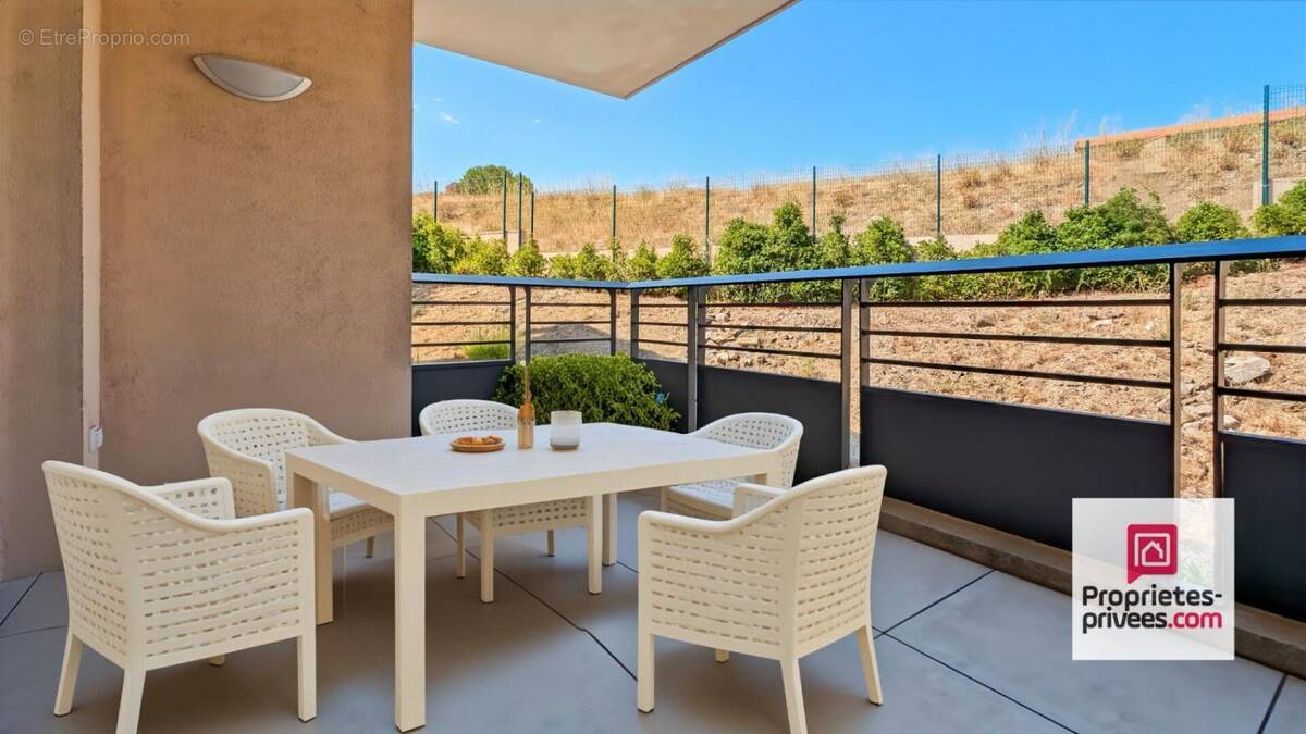 Appartement à ROQUEBRUNE-SUR-ARGENS