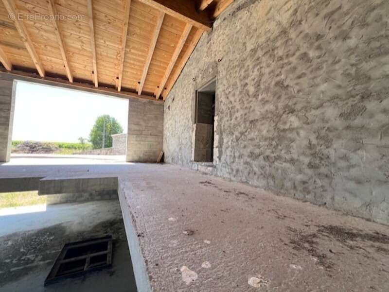 Maison à MESCHERS-SUR-GIRONDE