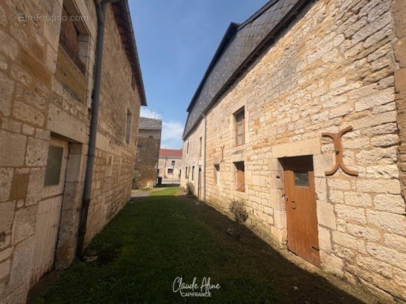Maison à THIN-LE-MOUTIER