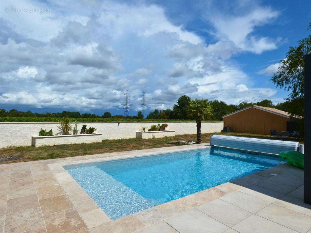 Maison à SAINT-GENES-DE-FRONSAC