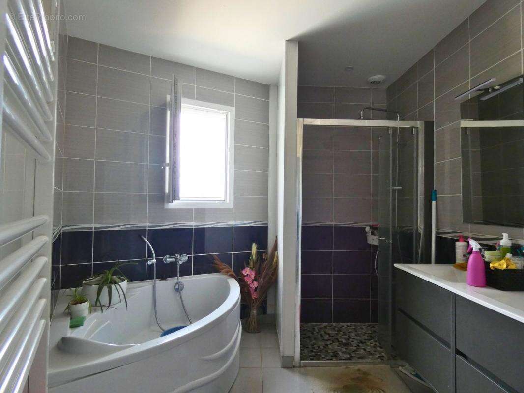 Maison à SAINT-GENES-DE-FRONSAC