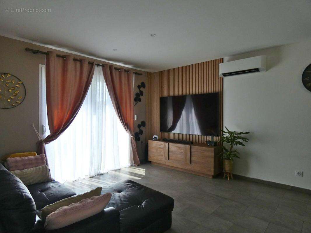 Maison à SAINT-GENES-DE-FRONSAC