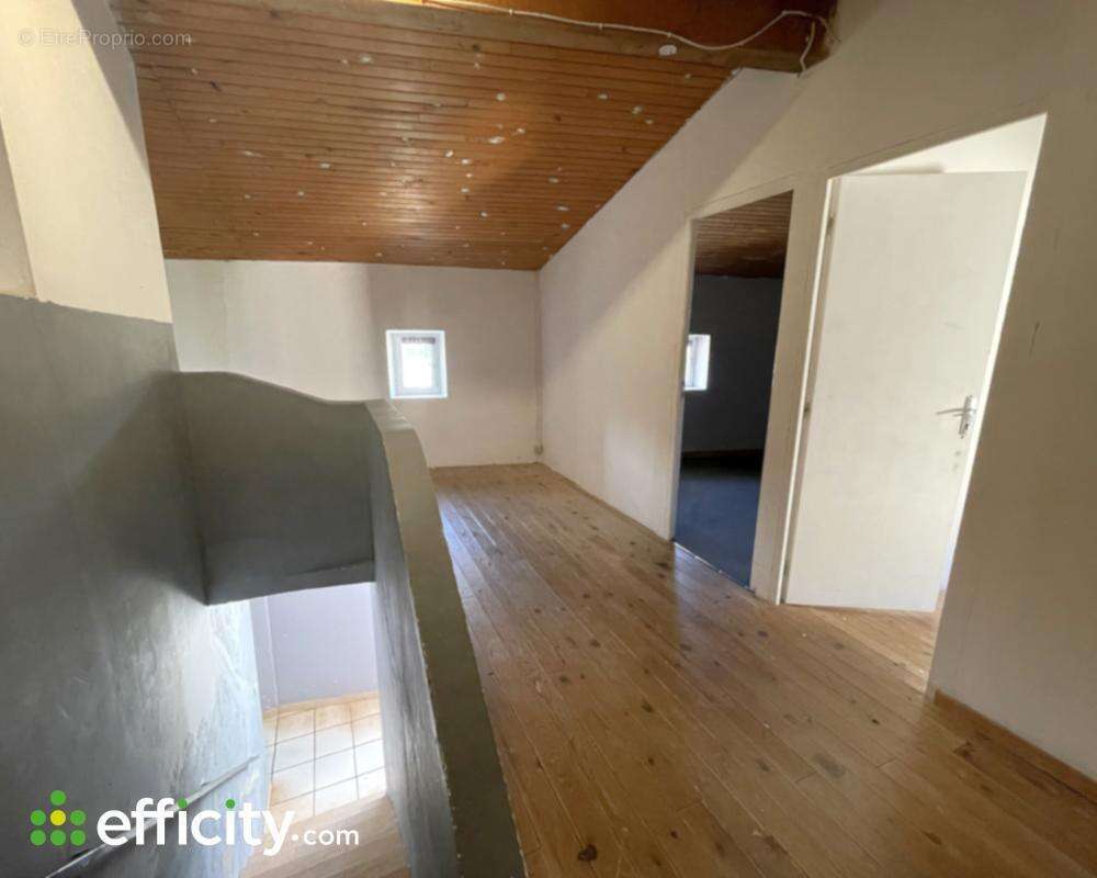 Maison à SAINT-YZAN-DE-SOUDIAC