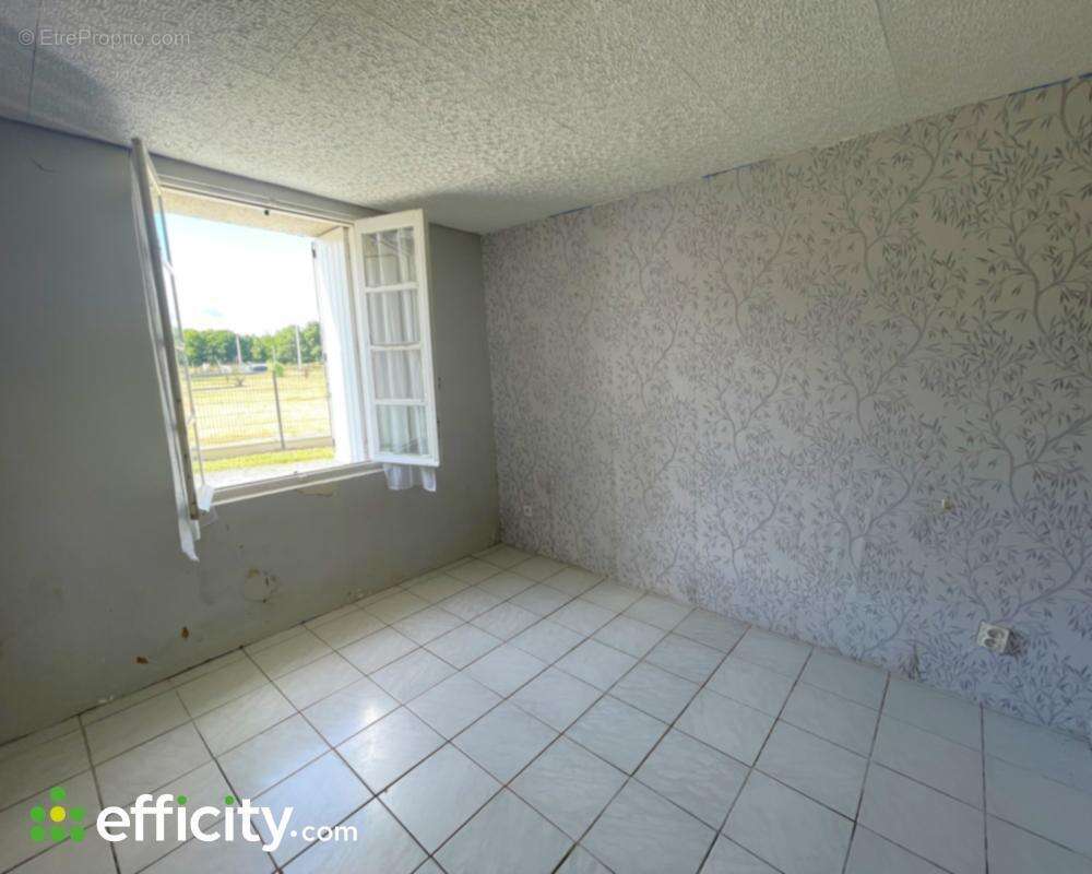 Maison à SAINT-YZAN-DE-SOUDIAC