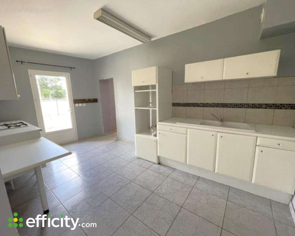 Maison à SAINT-YZAN-DE-SOUDIAC