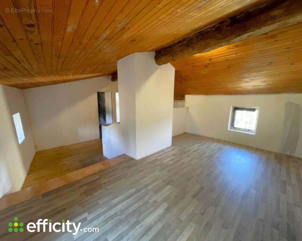 Maison à SAINT-YZAN-DE-SOUDIAC