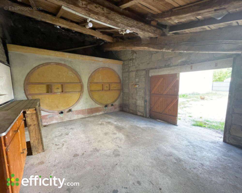 Maison à SAINT-YZAN-DE-SOUDIAC