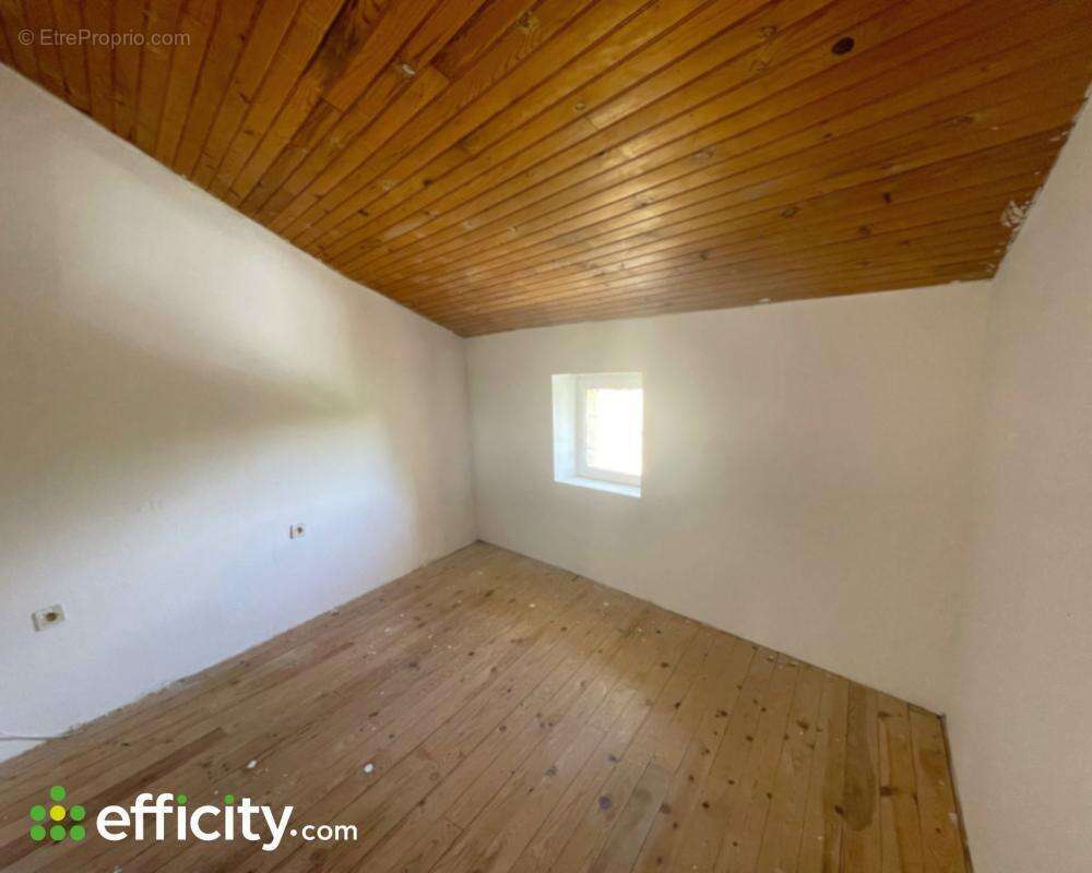 Maison à SAINT-YZAN-DE-SOUDIAC