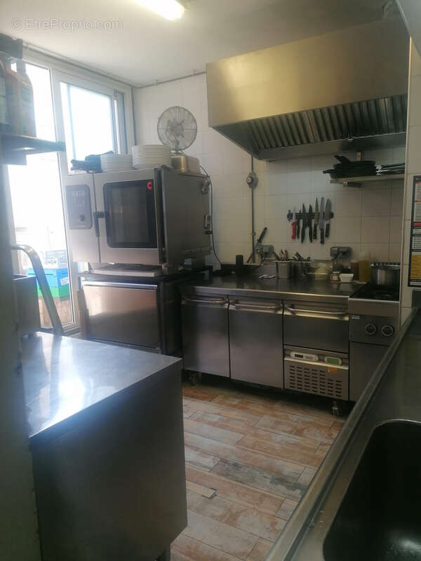 Commerce à LA ROQUETTE-SUR-SIAGNE