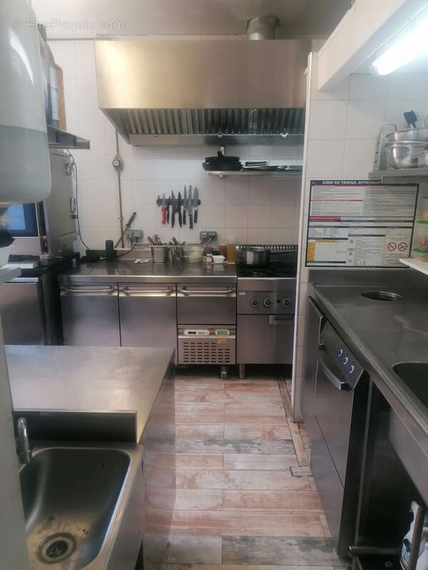 Commerce à LA ROQUETTE-SUR-SIAGNE