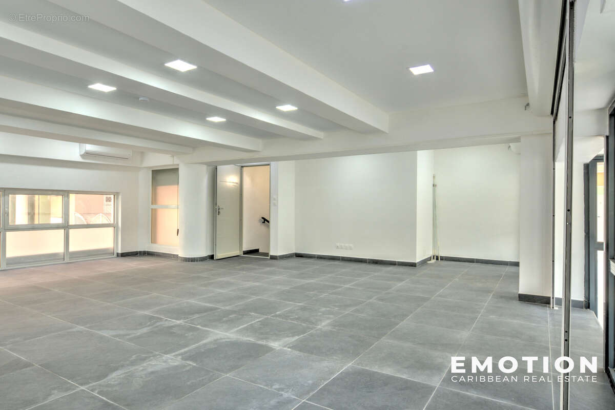 Commerce à POINTE-A-PITRE