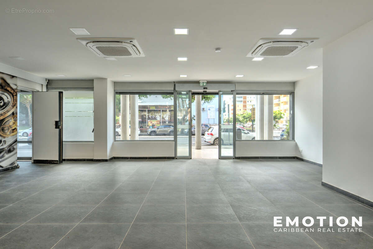 Commerce à POINTE-A-PITRE