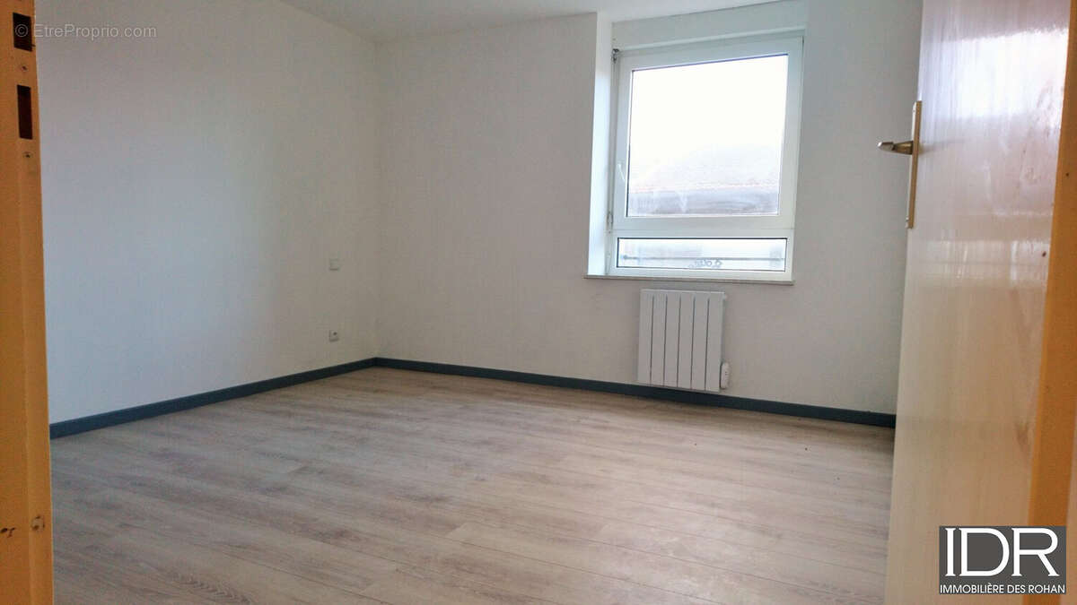 Appartement à MAIZIERES-LES-VIC