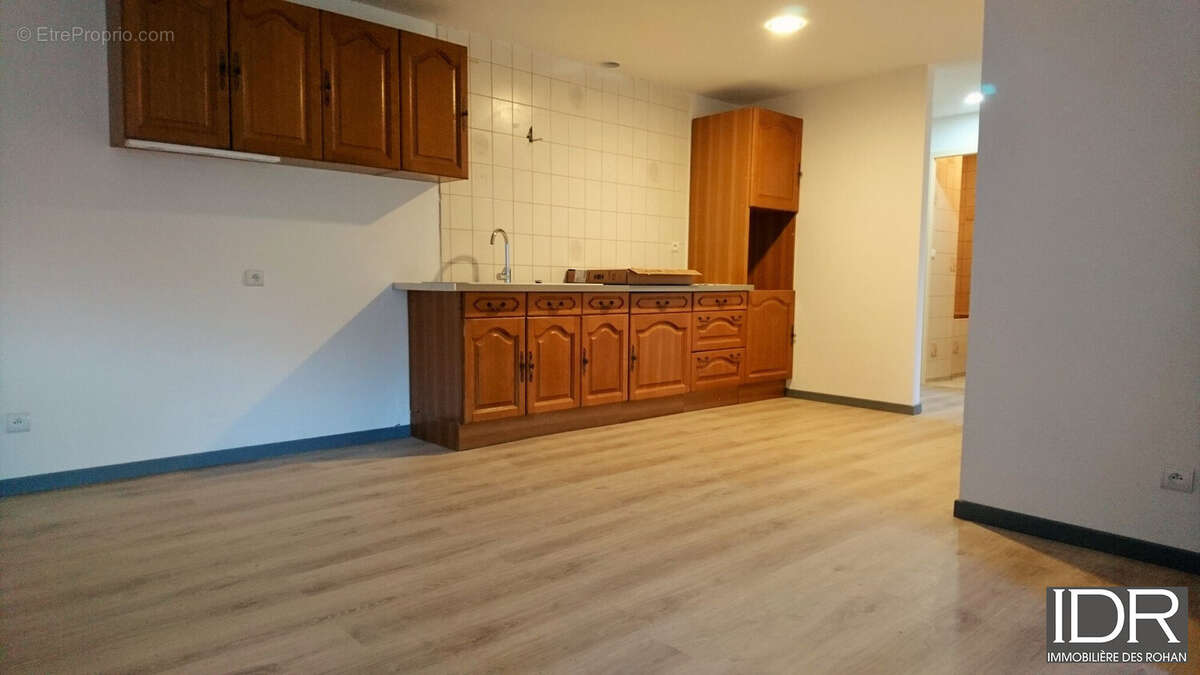 Appartement à MAIZIERES-LES-VIC