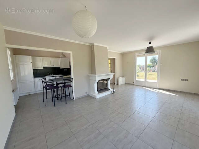 Maison à YSSAC-LA-TOURETTE