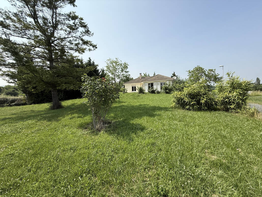 Maison à YSSAC-LA-TOURETTE
