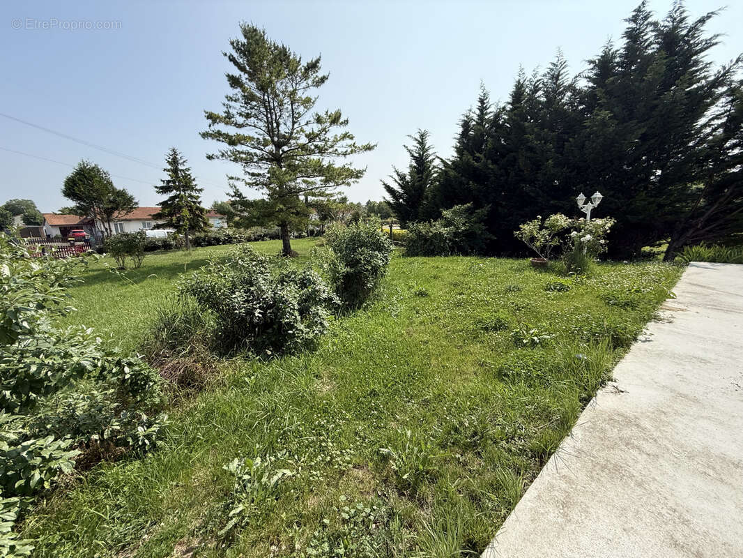 Maison à YSSAC-LA-TOURETTE