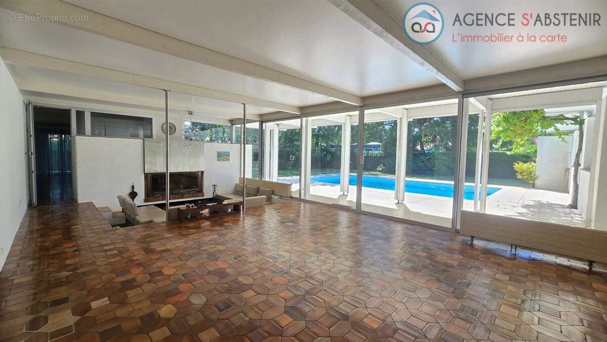 Maison à SAINT-JEAN-D'ILLAC