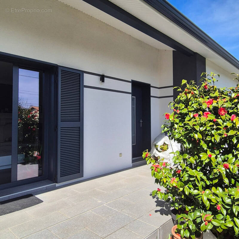 Maison à VILLENAVE-D&#039;ORNON