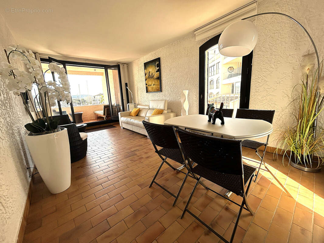 Appartement à COGOLIN