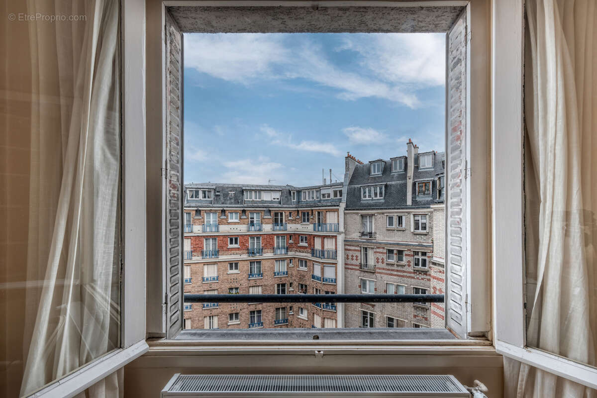 Appartement à PARIS-16E