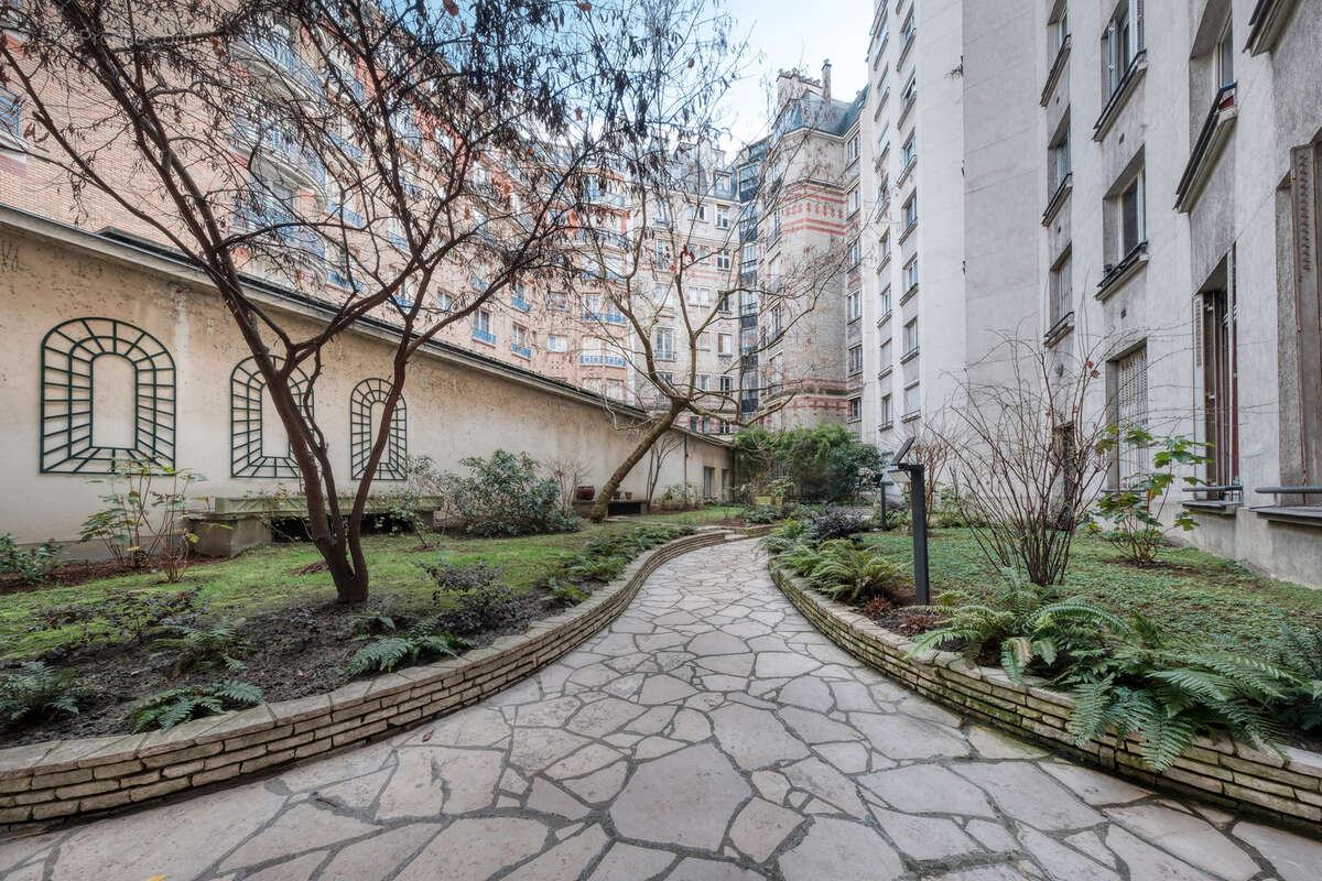 Appartement à PARIS-16E