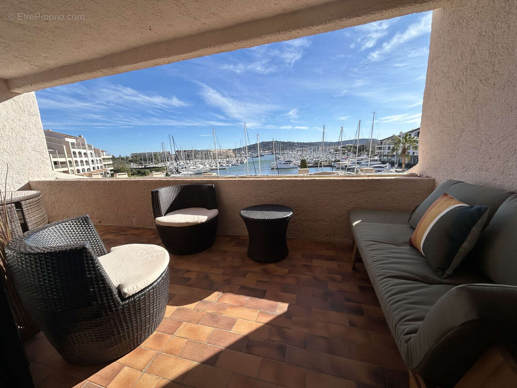 Appartement à COGOLIN