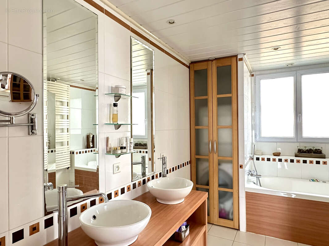 Maison à SAINT-HILAIRE-DE-CHALEONS