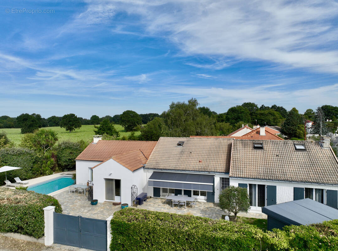 Maison à SAINT-HILAIRE-DE-CHALEONS