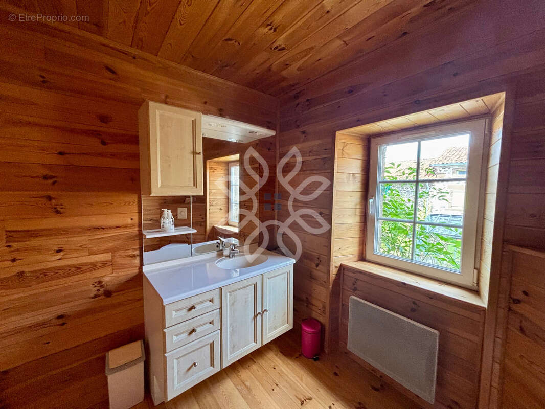 Autre à FIX-SAINT-GENEYS