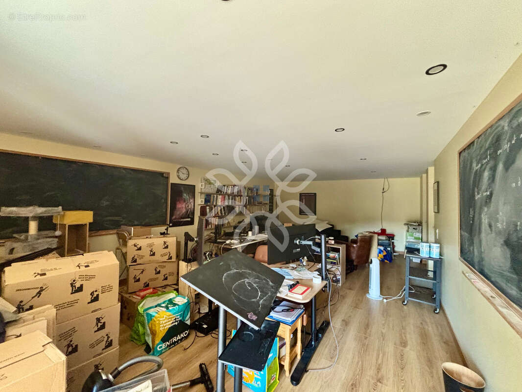 Autre à FIX-SAINT-GENEYS