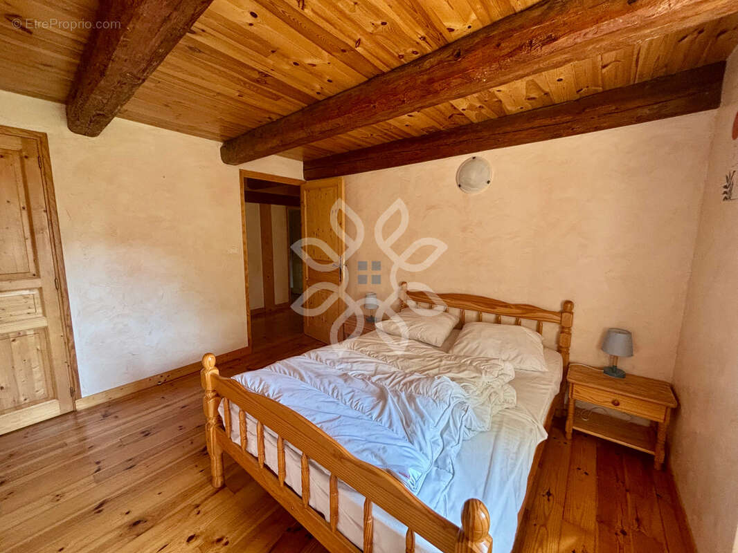 Autre à FIX-SAINT-GENEYS