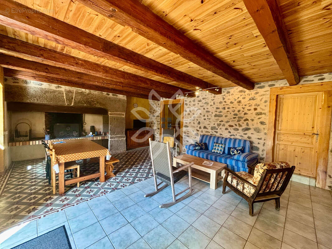 Autre à FIX-SAINT-GENEYS