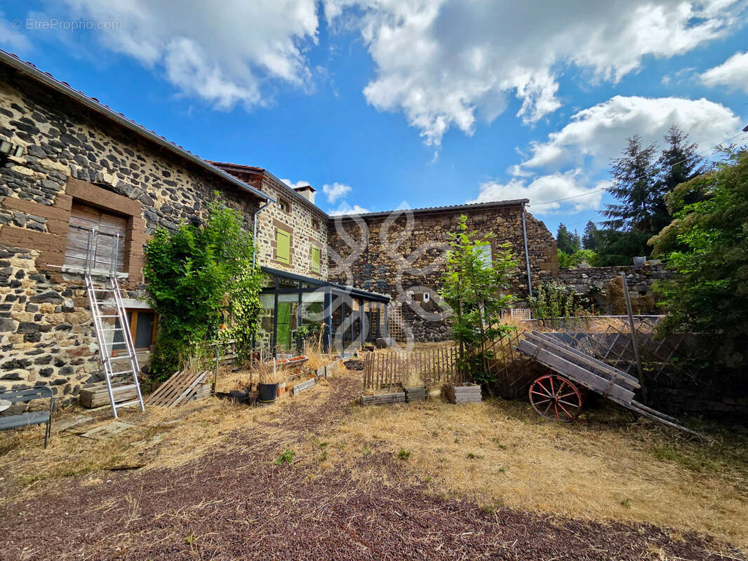 Autre à FIX-SAINT-GENEYS