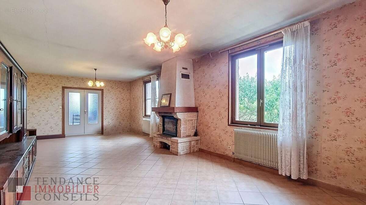Maison à SAINT-ETIENNE-DES-OULLIERES