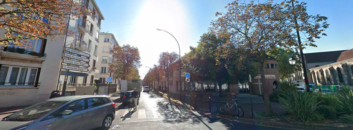 Parking à SAINT-MAUR-DES-FOSSES