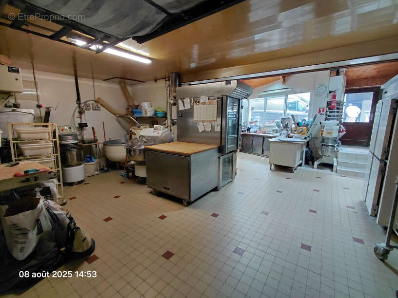 Commerce à PLOUARET