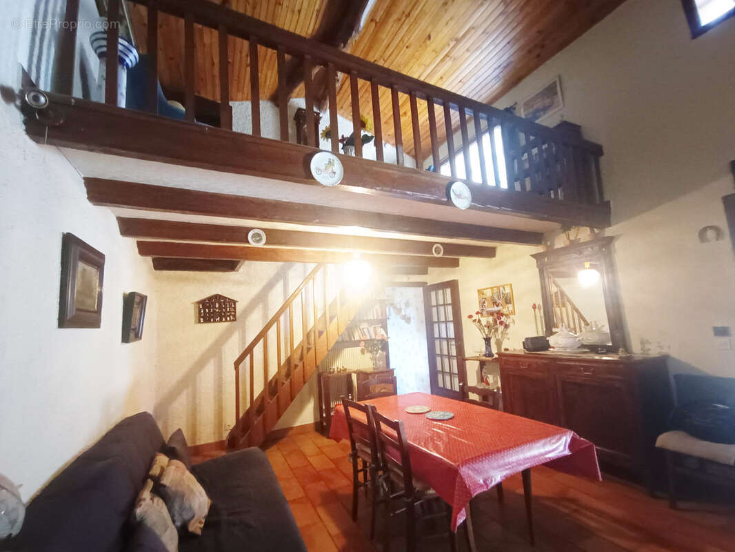 Maison à SAINT-JULIEN-LE-ROUX