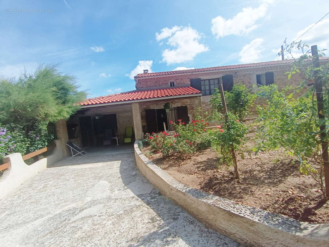 Maison à SAINT-JULIEN-LE-ROUX