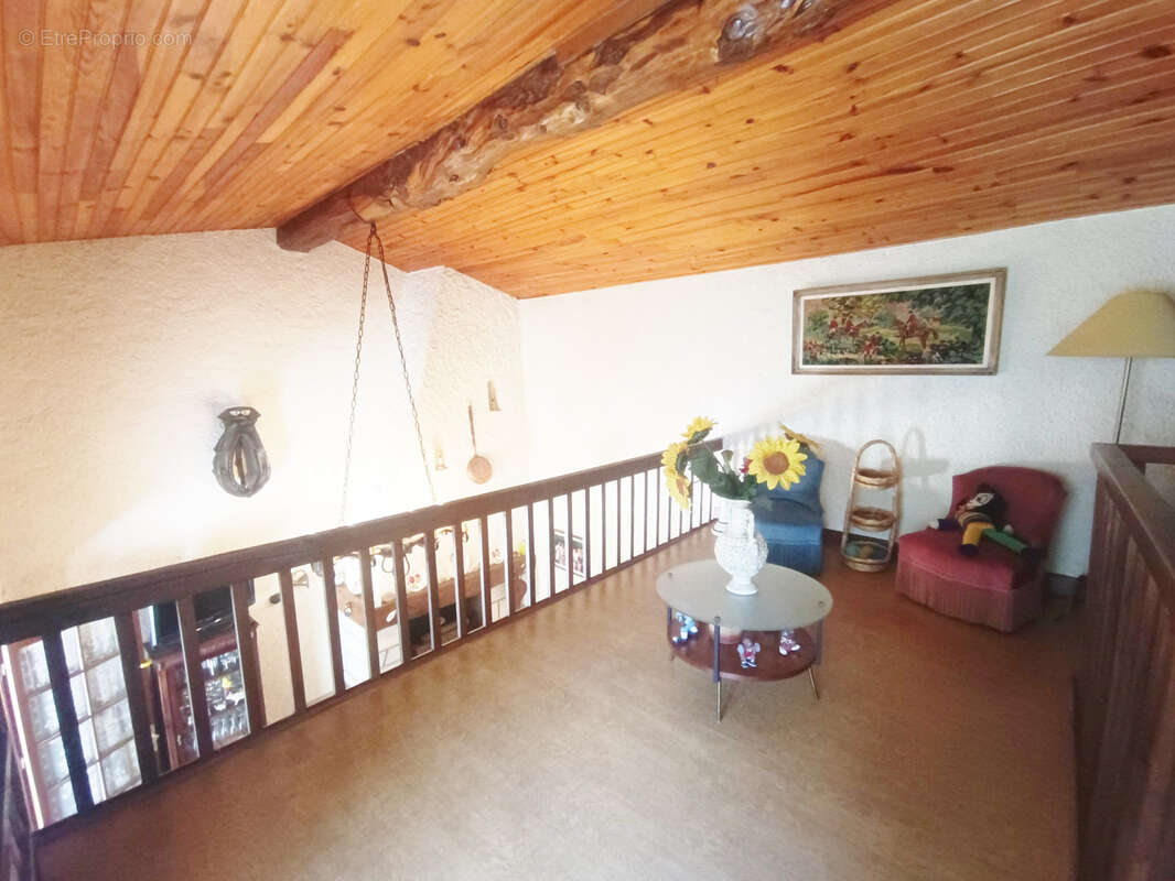 Maison à SAINT-JULIEN-LE-ROUX