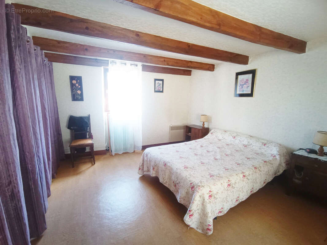 Maison à SAINT-JULIEN-LE-ROUX