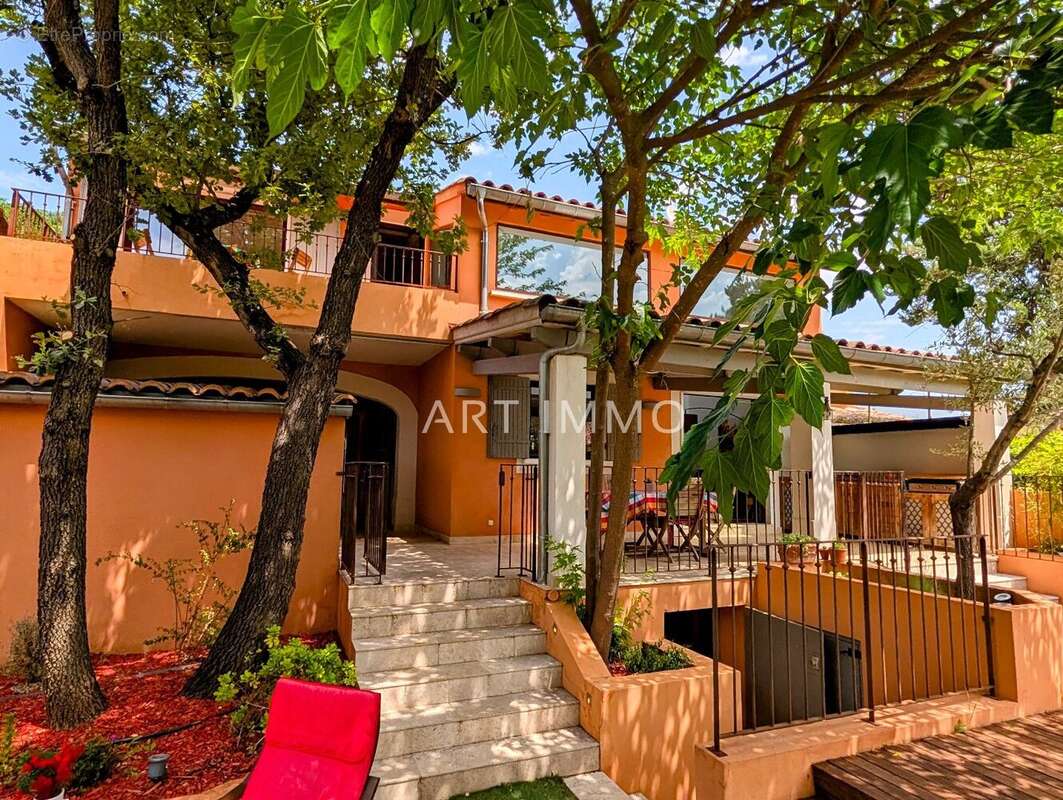 Maison à ROUSSILLON