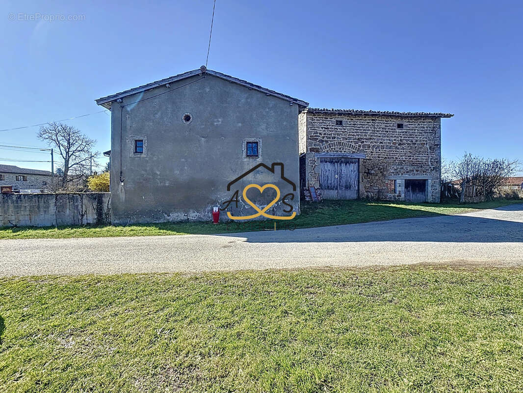 Autre à DOMAIZE