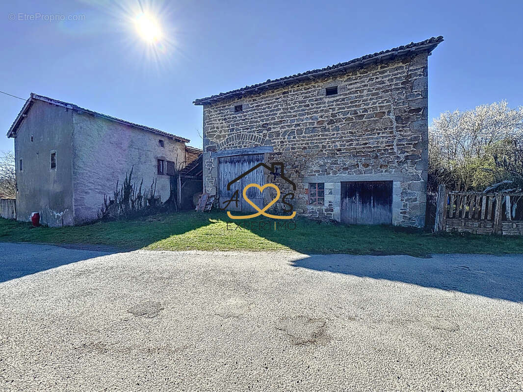 Autre à DOMAIZE