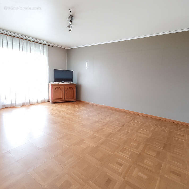 Appartement à BEAUCHAMP