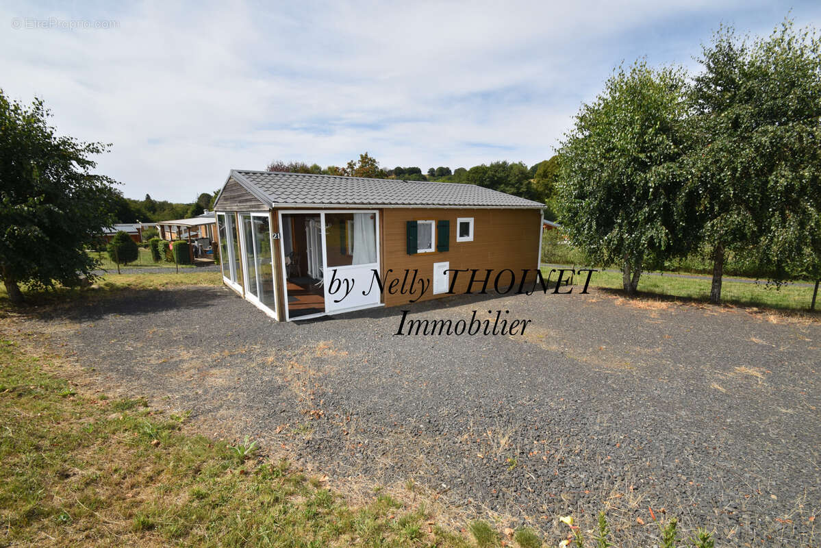 Maison à BESSE-ET-SAINT-ANASTAISE