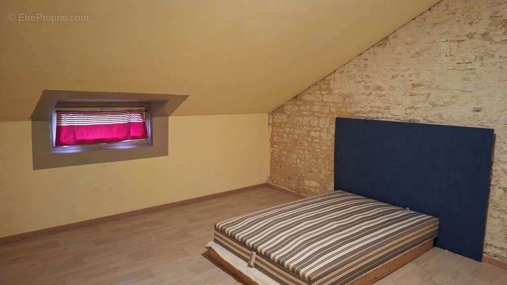 Appartement à AILLANT-SUR-THOLON