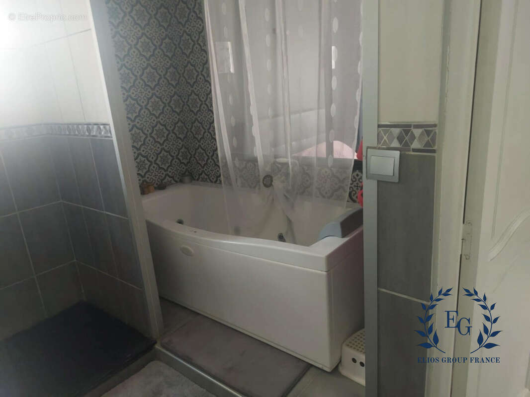 Maison à SEILLONS-SOURCE-D&#039;ARGENS