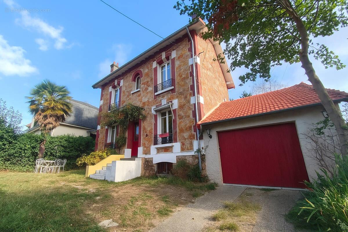 Maison à VERRIERES-LE-BUISSON