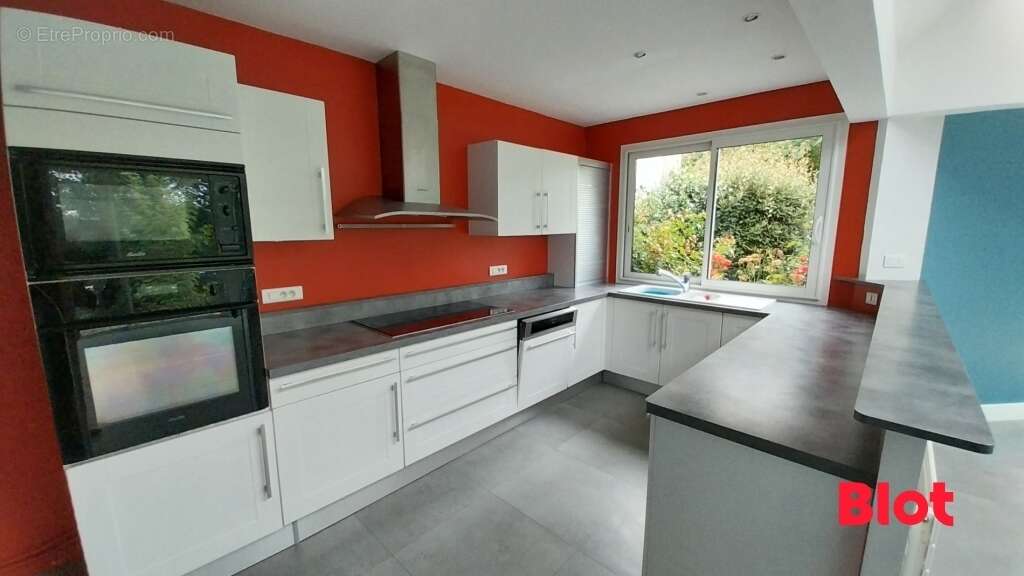 Maison à LA CHAPELLE-DES-FOUGERETZ